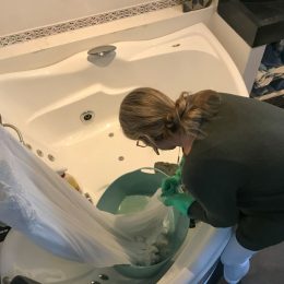 Nettoyage de la robe de mariée : Pourquoi recourir à un professionnel ?